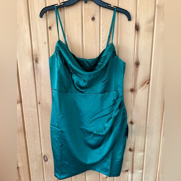 NWT Lulus Treat Me Good Emerald Green Satin Cowl Neck Tulip Mini Dress - Picture 3 of 12